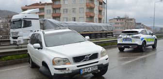 Samsun'da bariyere çarpan cipin sürücüsü ile oğlu yaralandı