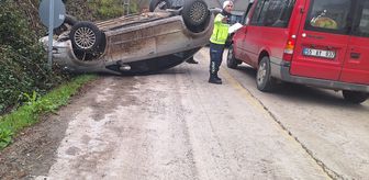 Samsun'da devrilen otomobildeki 2 kişi yaralandı