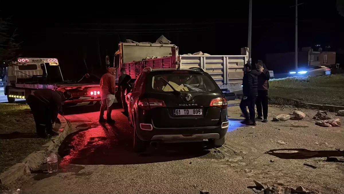 Samsun'da Cip-Kamyon Çarpışması: 2 Yaralı