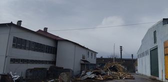 Samsun'da kuvvetli rüzgar çatıları uçurdu