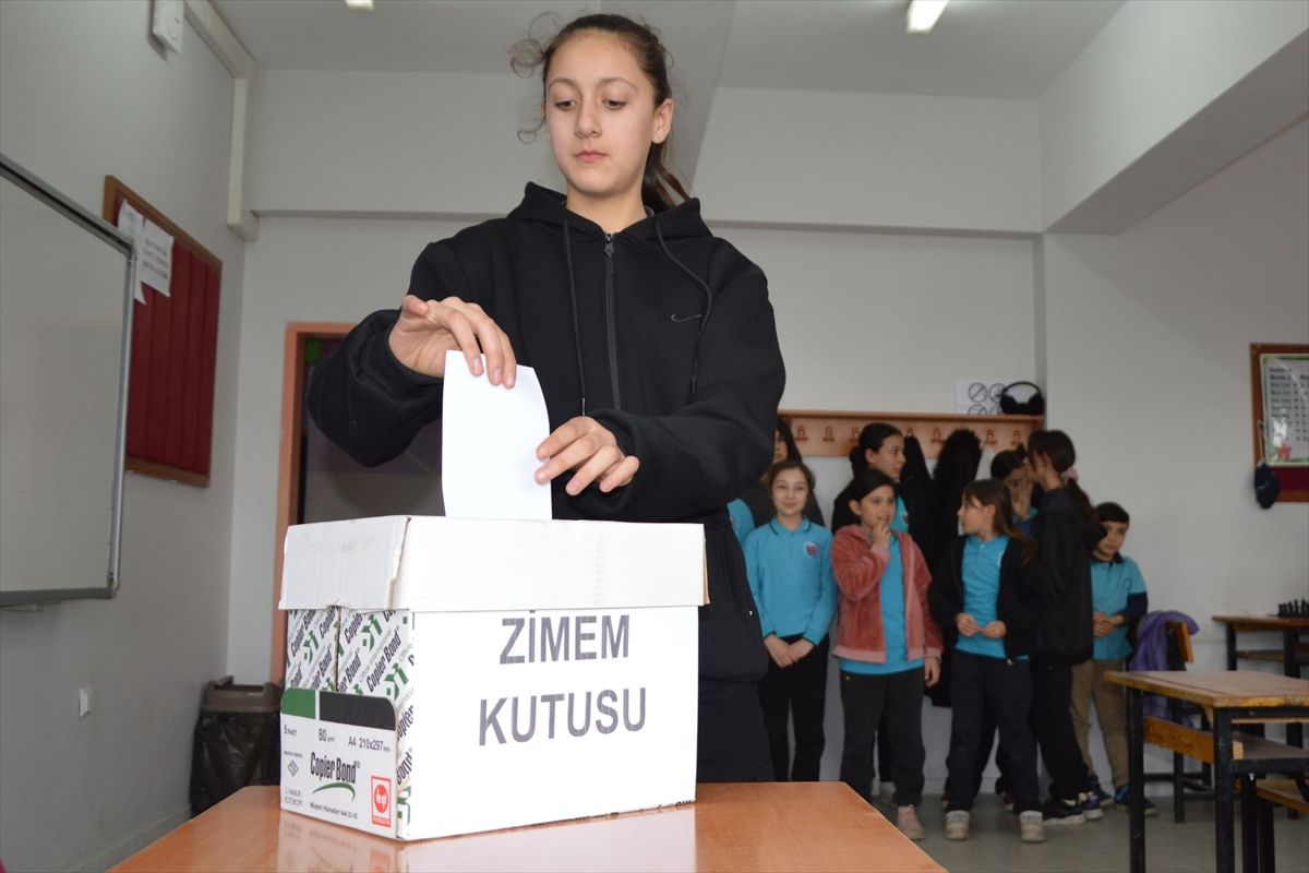 Samsun'da öğrenciler 'zimem defteri' geleneğini yaşattı