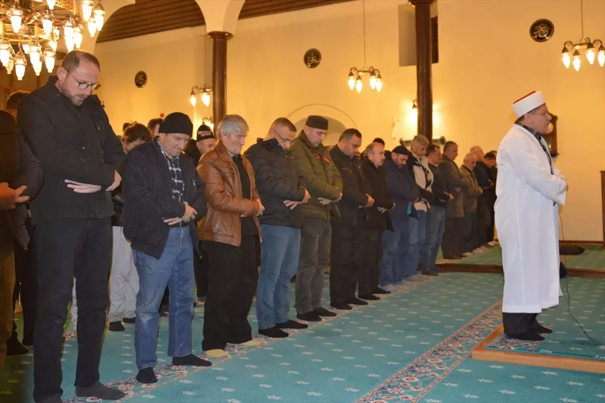 Samsun'da Tarihi Yörgüç Paşazade Mustafa Paşa Camisi'nde ilk teravih namazı kılındı