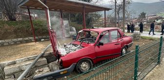Samsun'da tel çite çarpıp tarlaya giren otomobildeki 3 kişi yaralandı