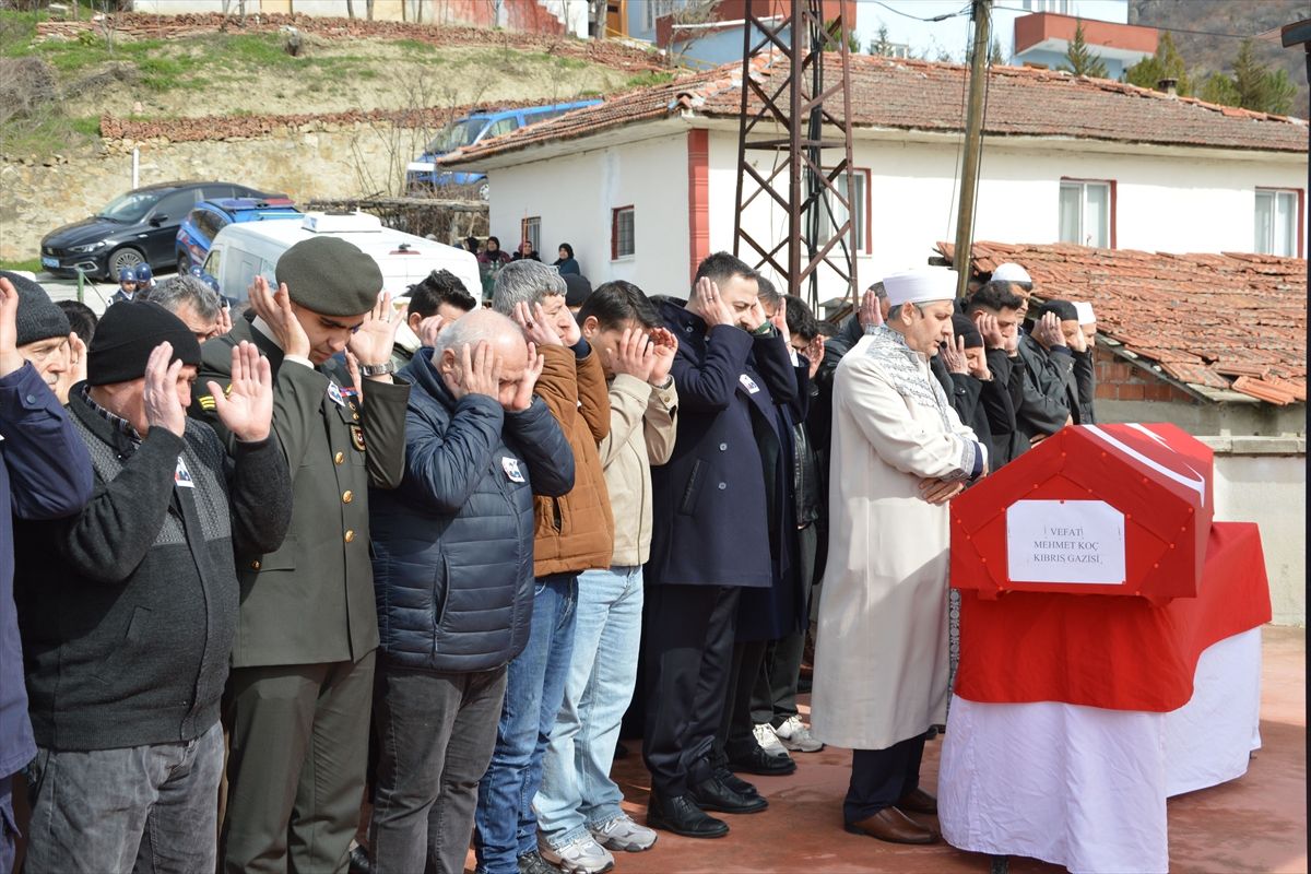Samsun'da vefat eden Kıbrıs gazisi askeri törenle toprağa verildi