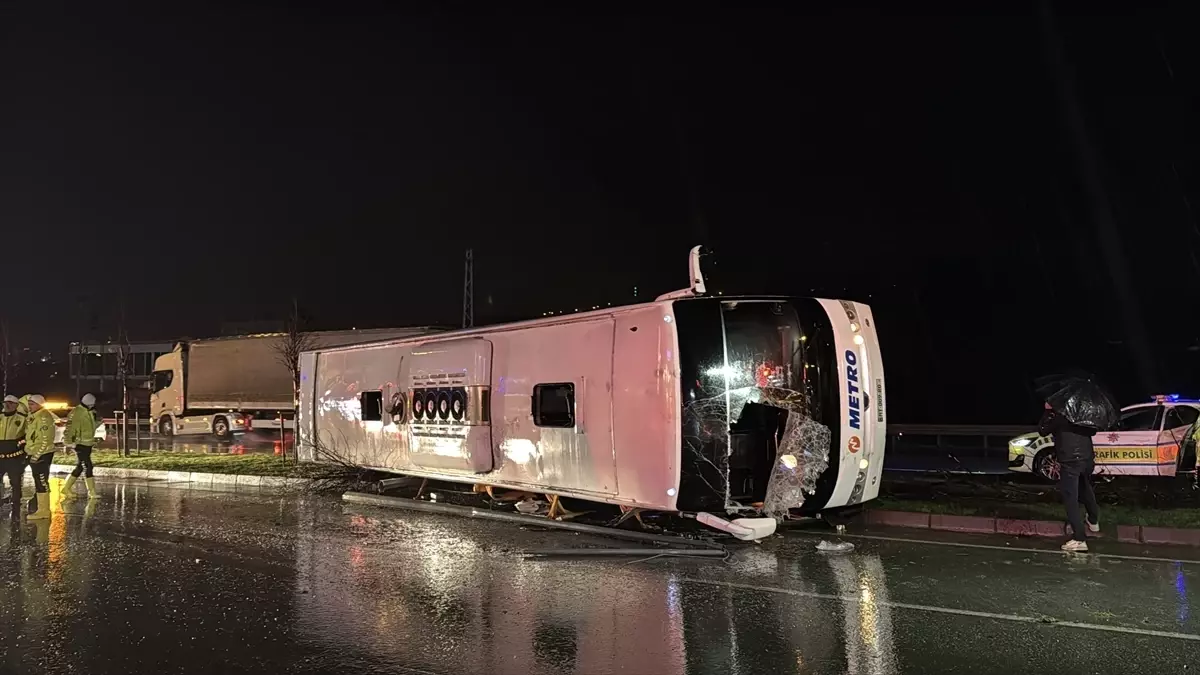 Samsun'da yolcu otobüsü devrildi, 6 kişi yaralandı