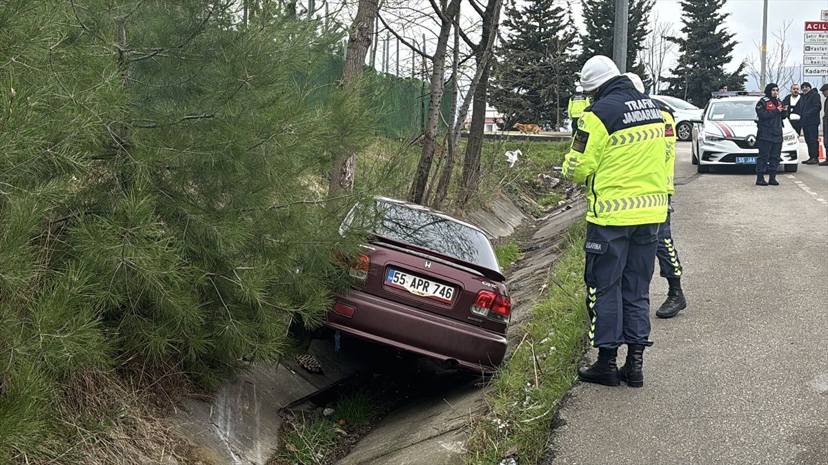 Samsun'da yoldan çıkan otomobilin sürücüsü yaralandı