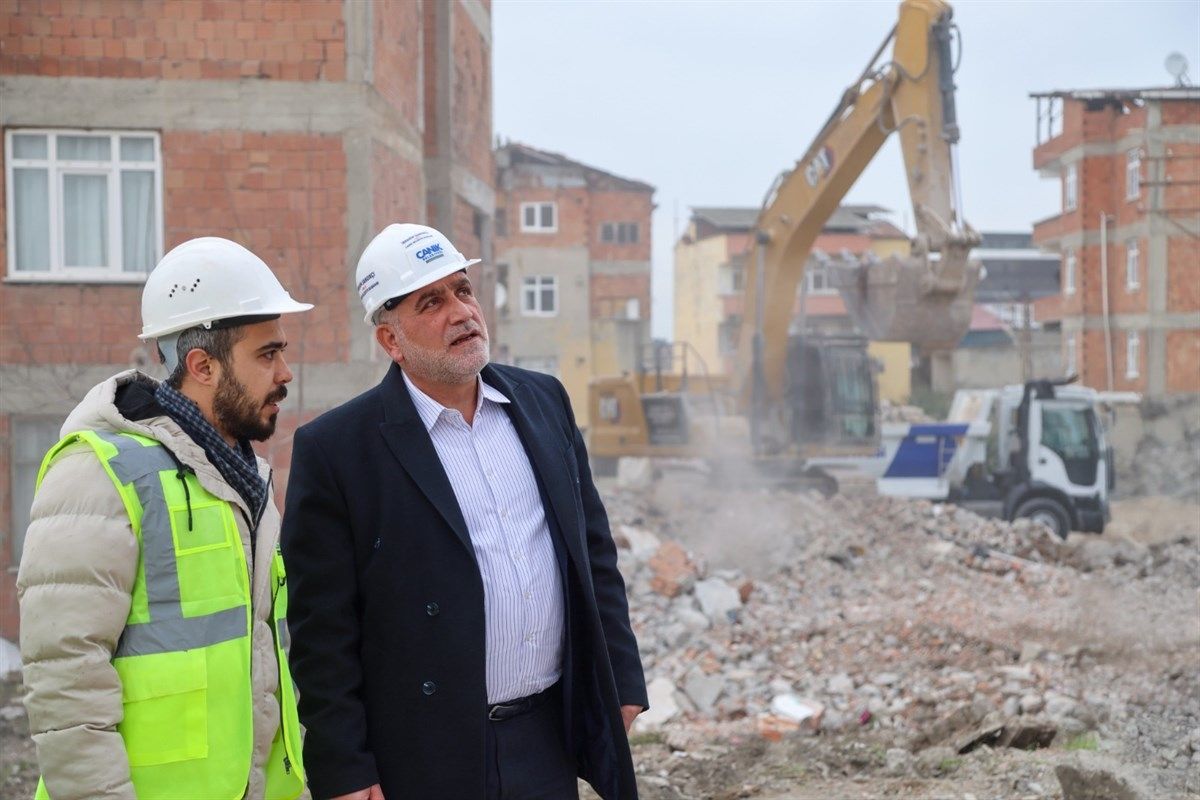 Samsun'un Canik ilçesinde depreme dayanıksız 741 binanın yıkımı sürüyor