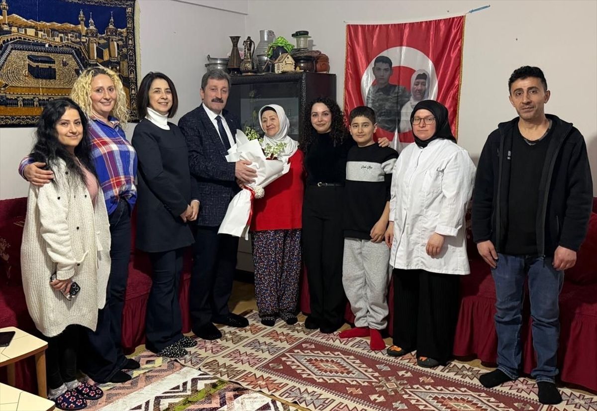 Samsun Valisi Tavlı ve eşi, şehit ailesinin iftar sofrasına konuk oldu