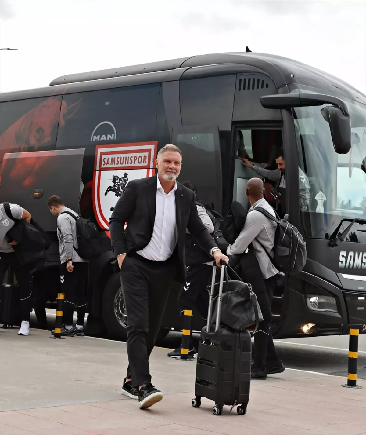 Samsunspor'u Konferans Ligi maçı için gittiği Üsküp'te taraftarlar karşıladı