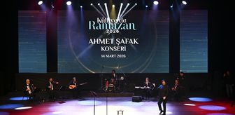 Sanatçı Ahmet Şafak, 'Külliye'de Ramazan' etkinliklerinde konser verdi