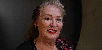 Sanatçı Suzan Kardeş, 'Bahara Davet' konserinde dinleyiciyle buluştu