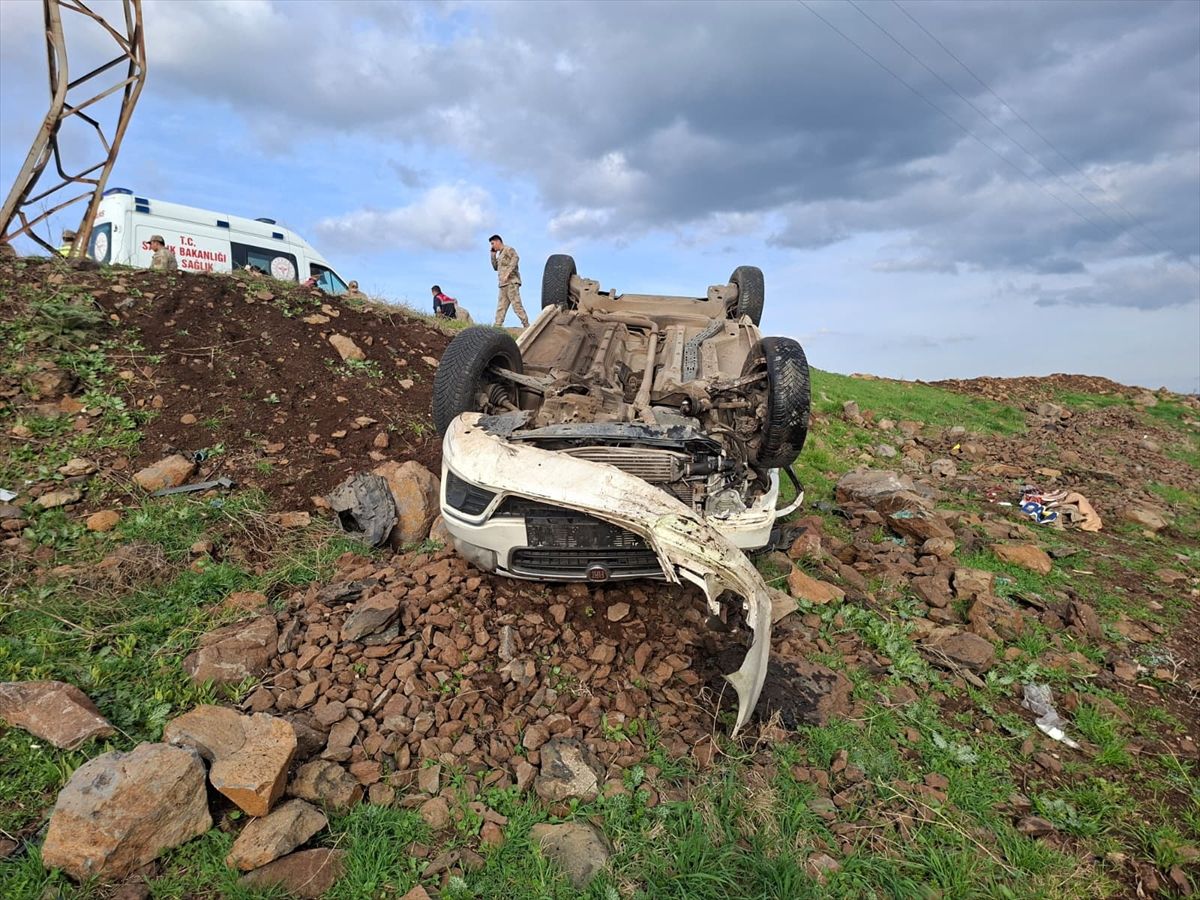 Şanlıurfa'da devrilen otomobildeki uzman çavuş hayatını kaybetti