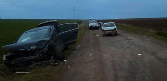 Şanlıurfa'da iki otomobilin çarpışması sonucu 3 kişi yaralandı
