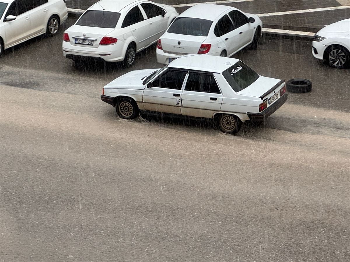 Şanlıurfa'da sağanak etkili oldu