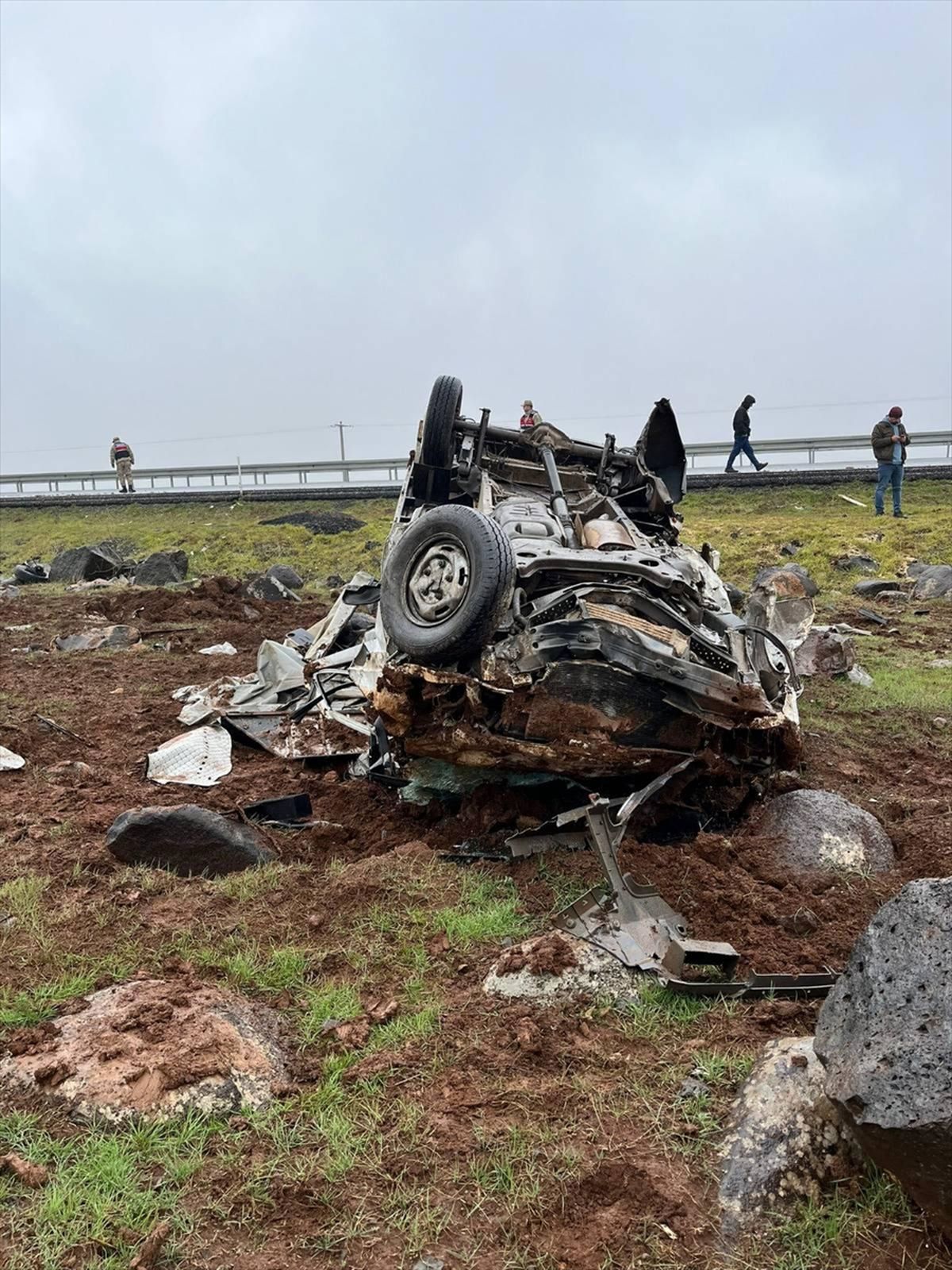 Şanlıurfa'da şarampole devrilen kamyonetteki 2 kişi yaralandı