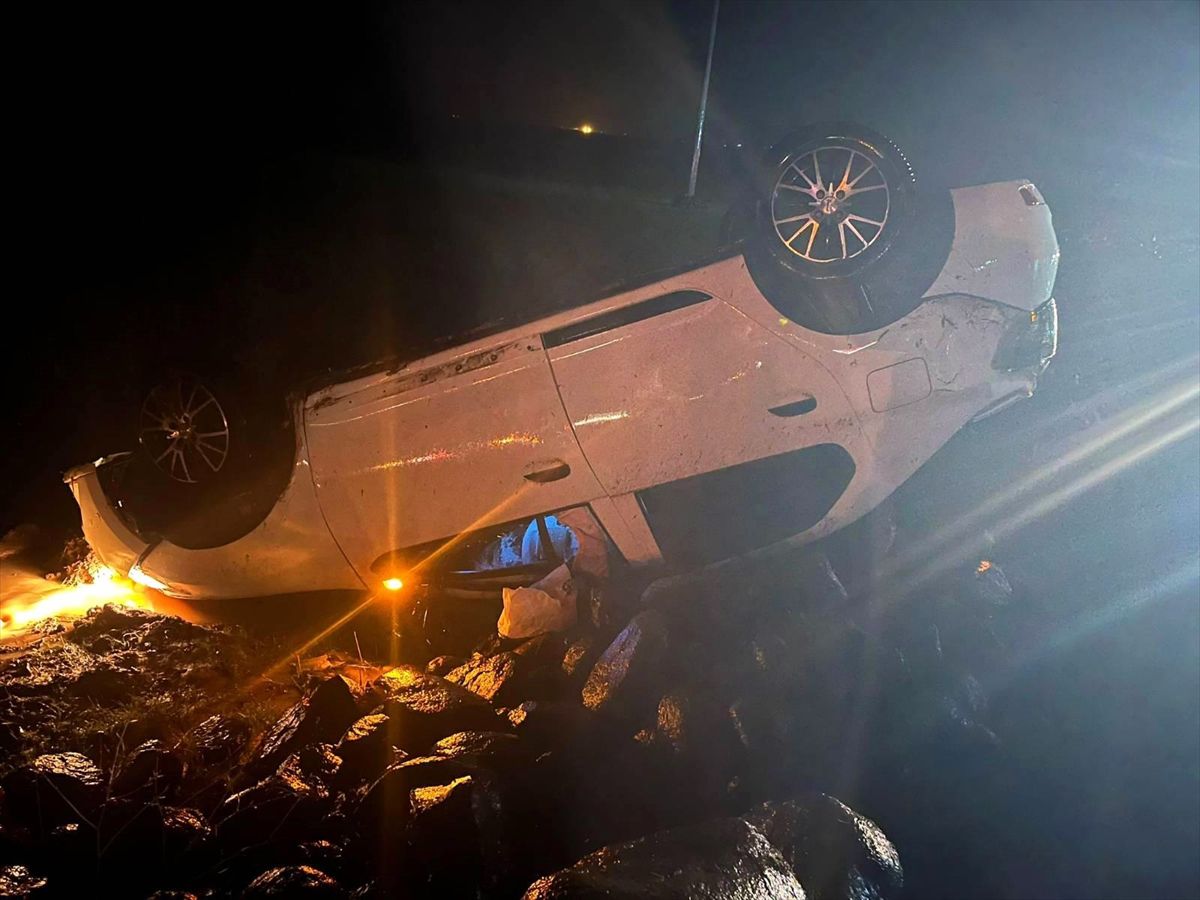 Şanlıurfa'da şarampole devrilen otomobildeki 6 kişi yaralandı