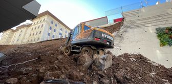 Şanlıurfa'da sitenin istinat duvarının çökmesi sonucu 4 dairede hasar oluştu