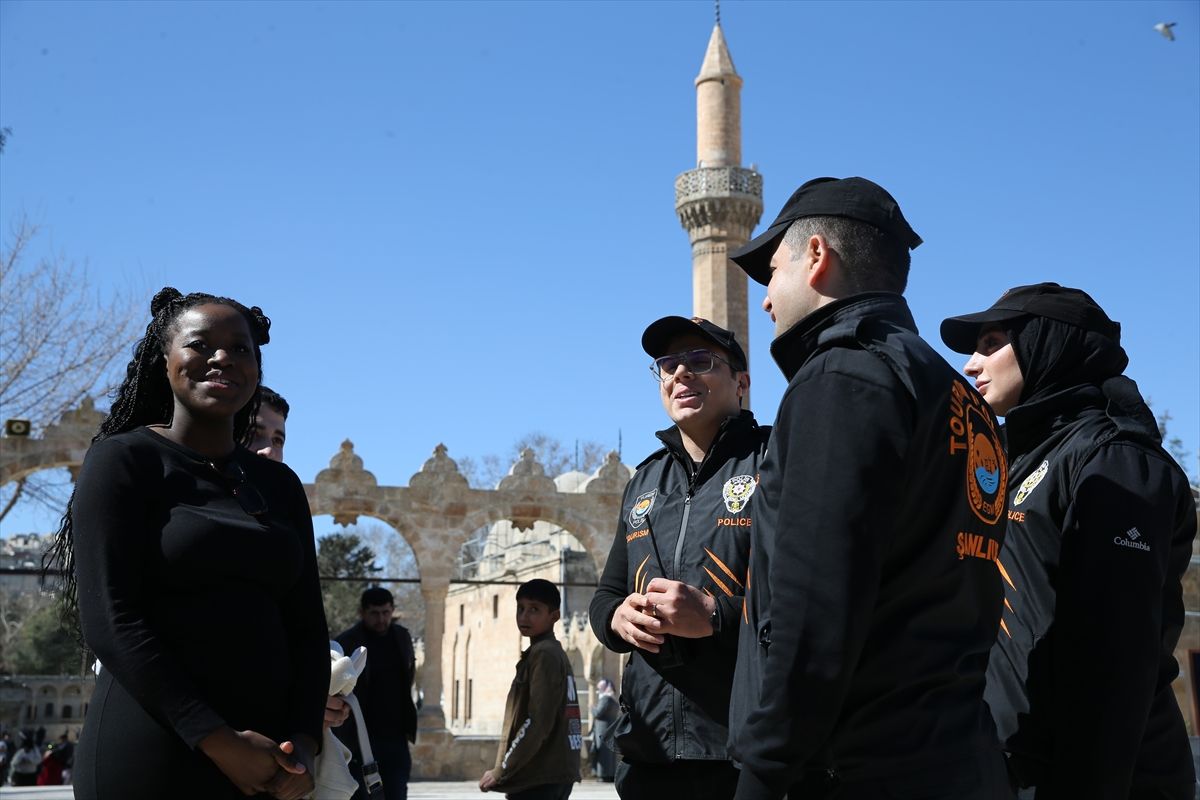 Şanlıurfa'da 'turizm polisi' rehberlik hizmetiyle turistlere güven veriyor