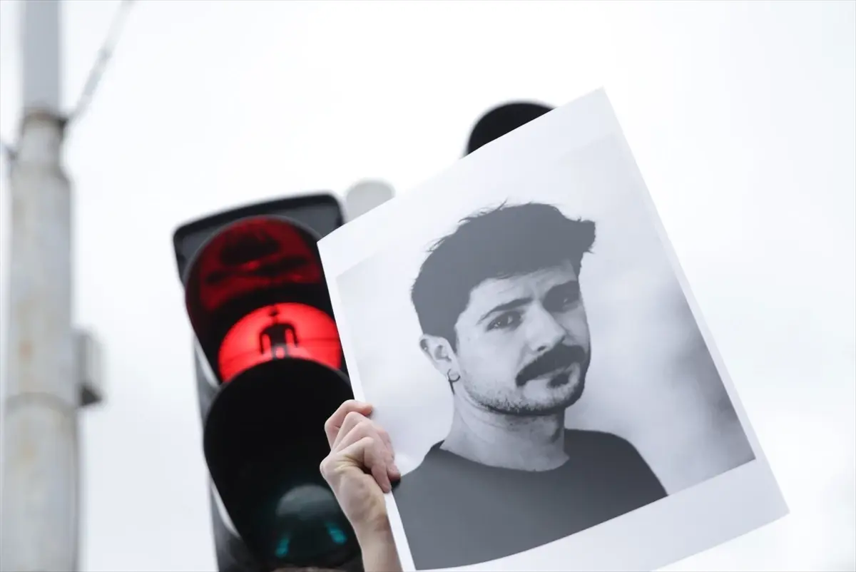 Saraybosnalı öğrenciler, tramvay kazasında hayatını kaybeden üniversite öğrencisini andı