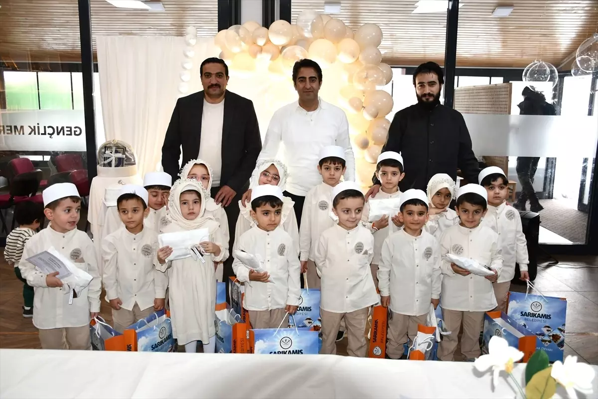 Sarıkamış'ta Kur'an-ı Kerim'i okumaya geçen öğrencilere belge verildi