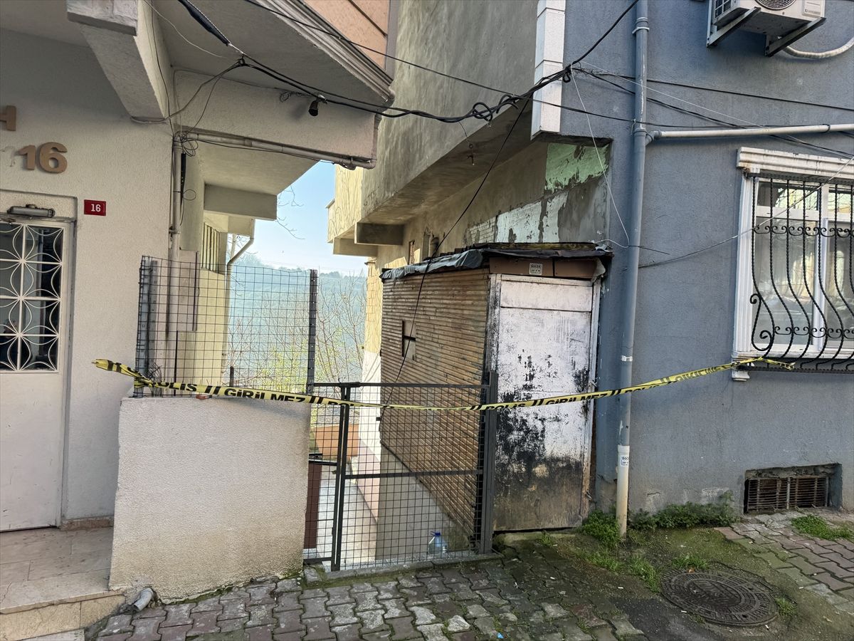 Sarıyer'de bir sokakta yaşanan toprak kayması nedeniyle 6 bina boşaltıldı