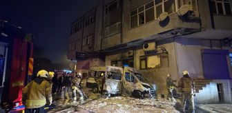 Sarıyer'de park halindeyken alev alan okul servisi kullanılamaz hale geldi
