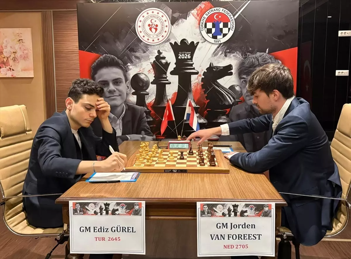 Satranç oyuncuları Ediz Gürel ile Van Foreest arasındaki özel maçta altıncı oyun tamamlandı