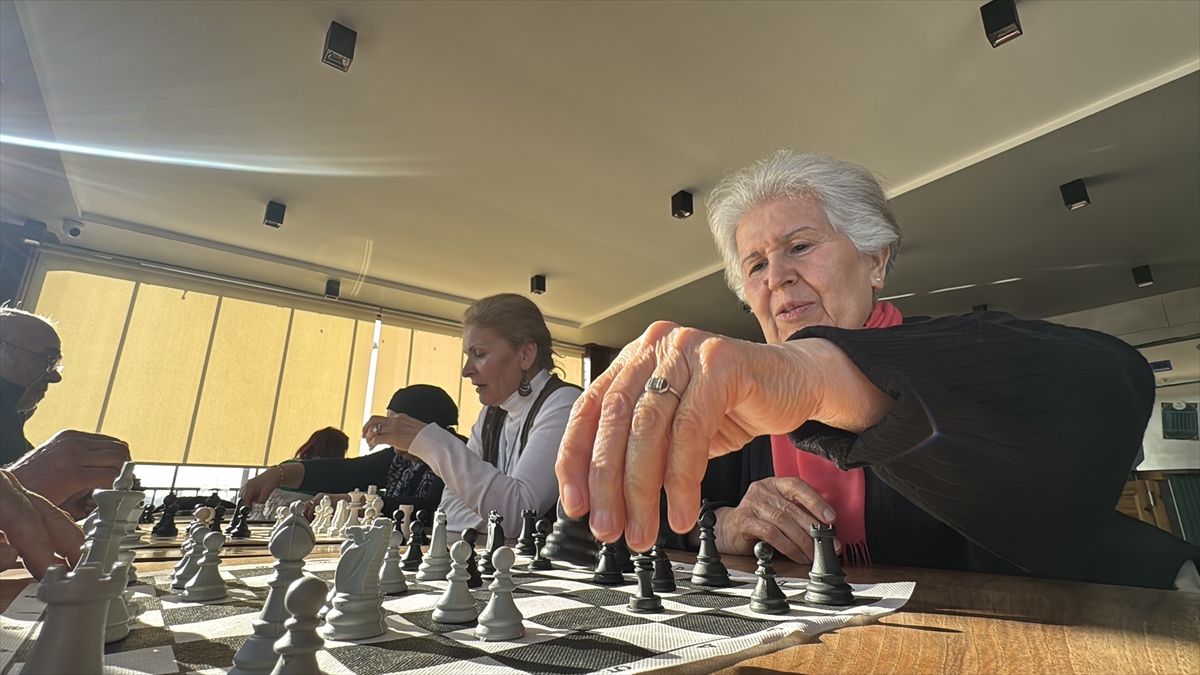 'Saygınlar Kulübü' 65 yaş üstündekilerin buluşma adresi oldu