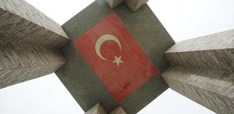 Şehitler Abidesi'nde Çanakkale Deniz Zaferi'nin 111. yıl dönümü dolayısıyla tören düzenlendi