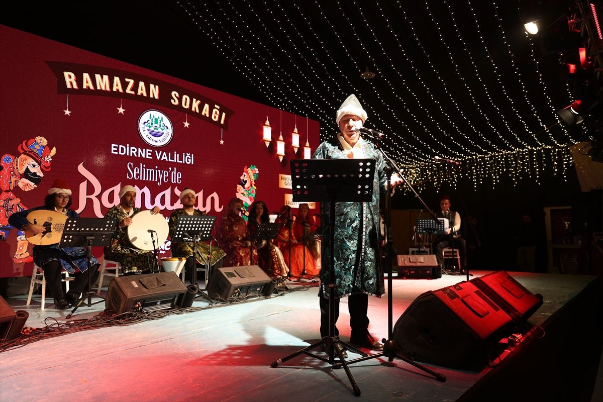Selimiye Meydanı'nda "Karagöz Musikisi Hayal Şarkıları" seslendirildi