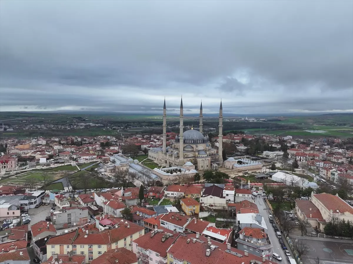 Selimiye'nin minareleri mahyalandı