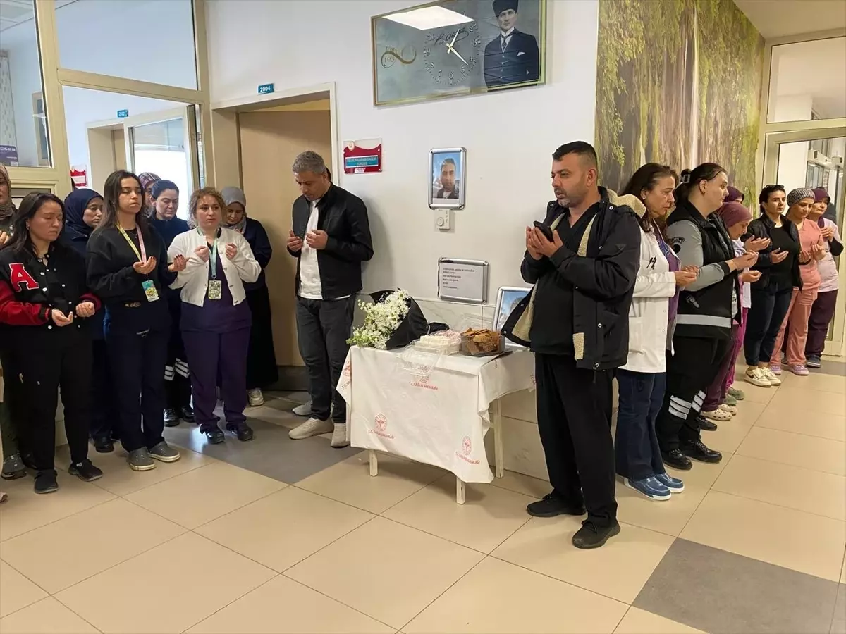 Serik Devlet Hastanesi'nde hayatını kaybeden tıbbi sekreter için tören düzenlendi