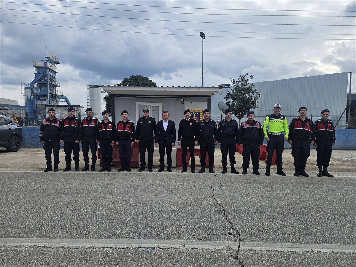 Serik Kaymakamı Cemal Şahin, trafik denetimine katıldı