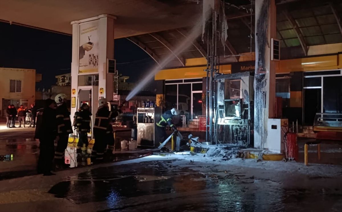 Siirt'te akaryakıt istasyonunda çıkan yangın söndürüldü