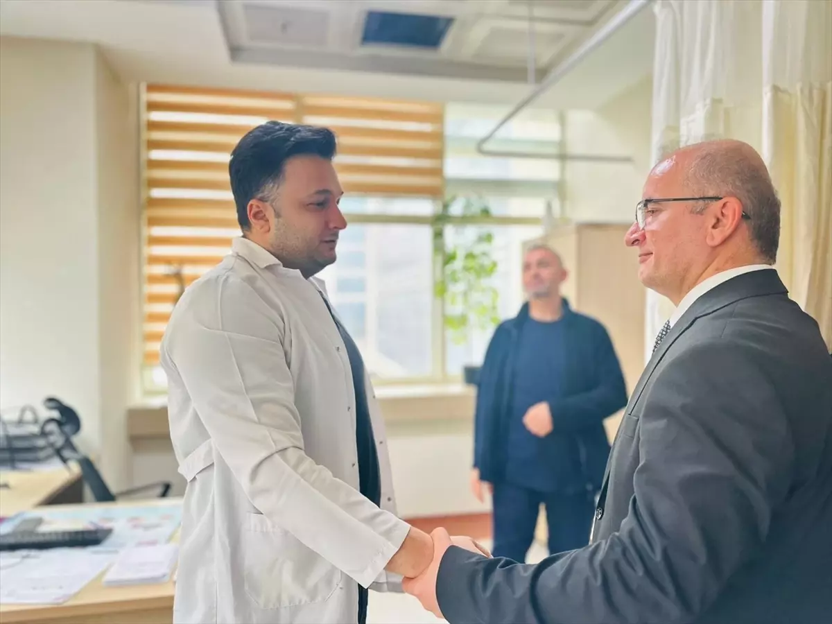 Siirt'te Başhekim Prof. Dr. Yolbaş'tan poliklinik ziyareti