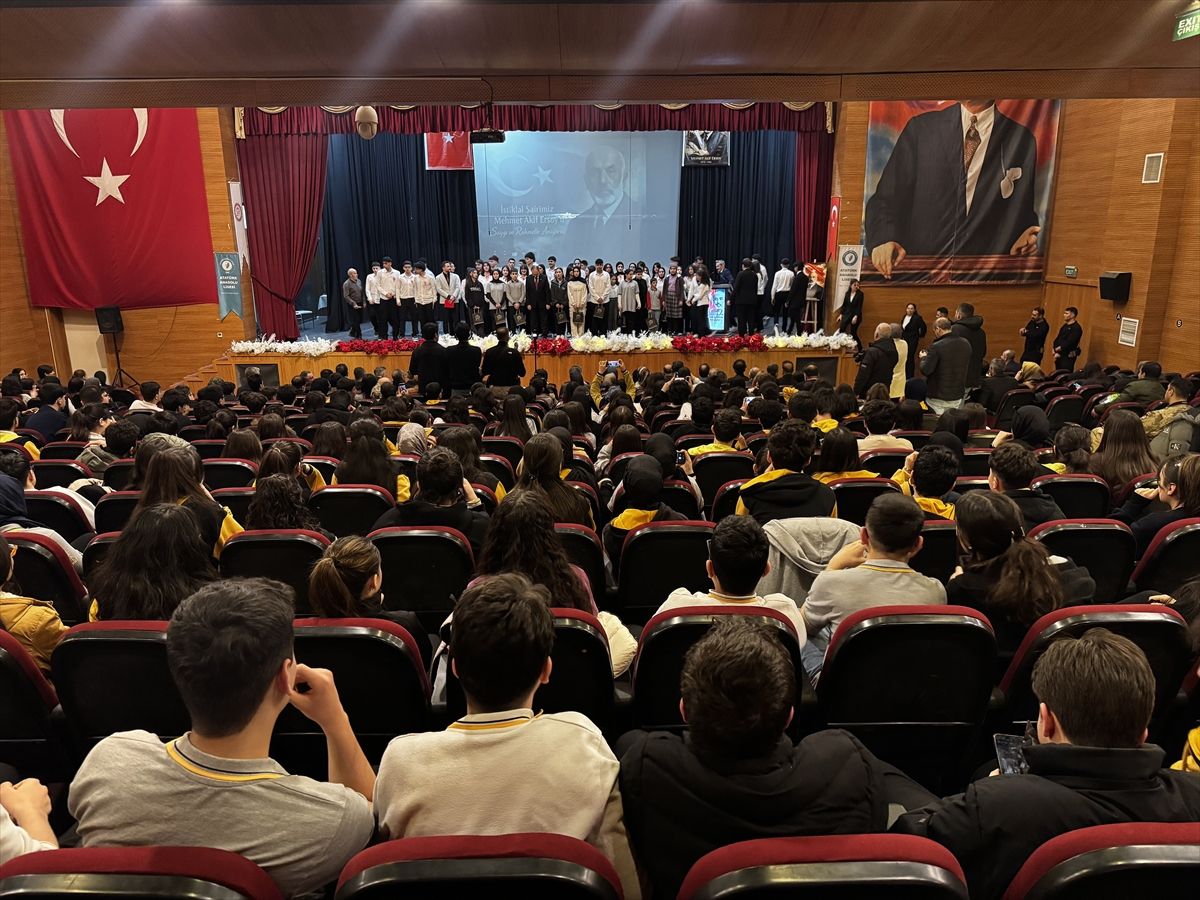 Siirt'te İstiklal Marşı'nın Kabulü ve Mehmet Akif Ersoy'u Anma Günü programı düzenlendi
