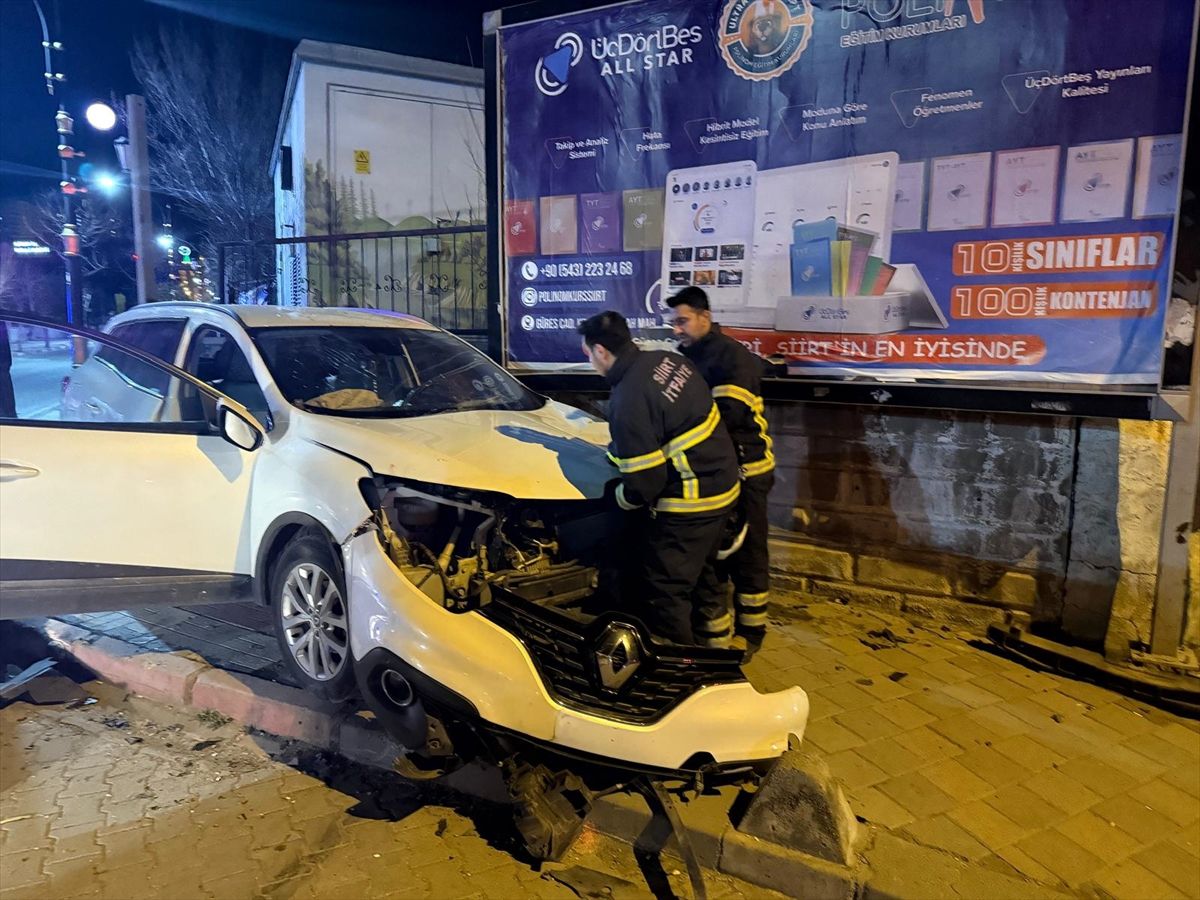 Siirt'te otomobille çarpışan motosiklet sürücüsü yaralandı