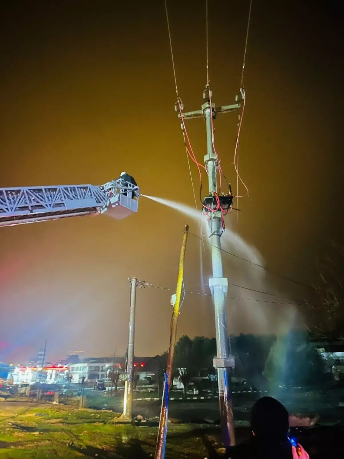 Siirt'te trafoda çıkan yangın söndürüldü