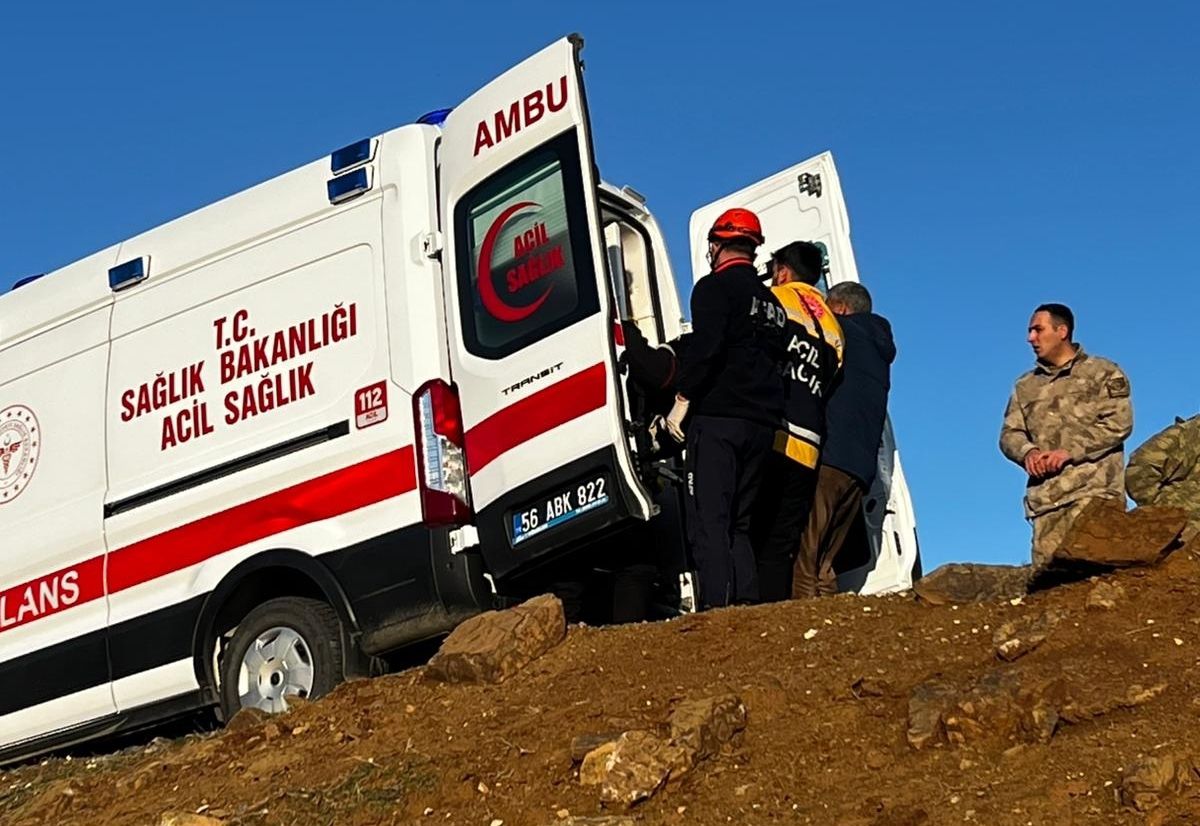 Siirt'te uçuruma yuvarlanan otomobildeki 1 kişi öldü, 1 kişi yaralandı