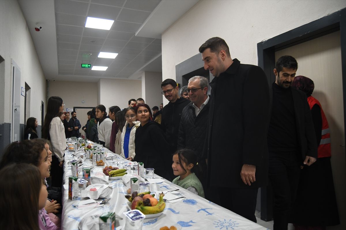 Sındırgı'da çocuklar için iftar düzenlendi