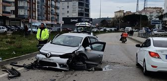 Sinop'ta iki otomobilin çarpıştığı kazada 3 kişi yaralandı