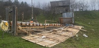 Sinop'ta kovanların yerleştirildiği arılığın rüzgarda uçması güvenlik kamerasında
