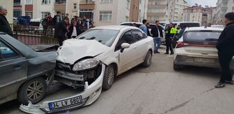 Sinop'ta üç aracın karıştığı kazada 2 kişi yaralandı