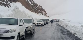 Şırnak-Hakkari kara yoluna çığ düştü
