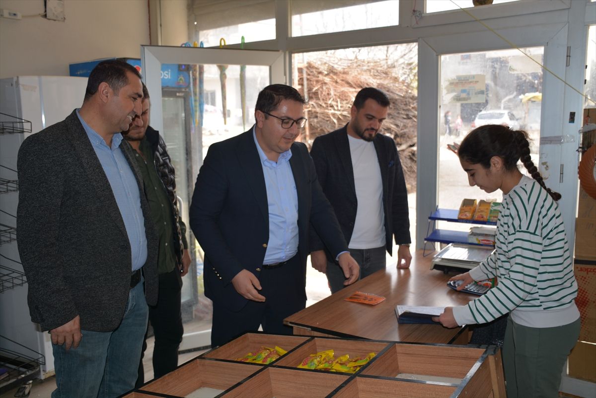 Şırnak'ta hayırsever iş adamı, veresiye defterlerindeki 200 bin liralık borcu kapattı