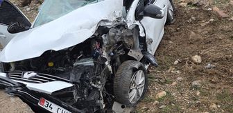 Şırnak'ta kamyona çarpan otomobildeki 2 kişi yaralandı