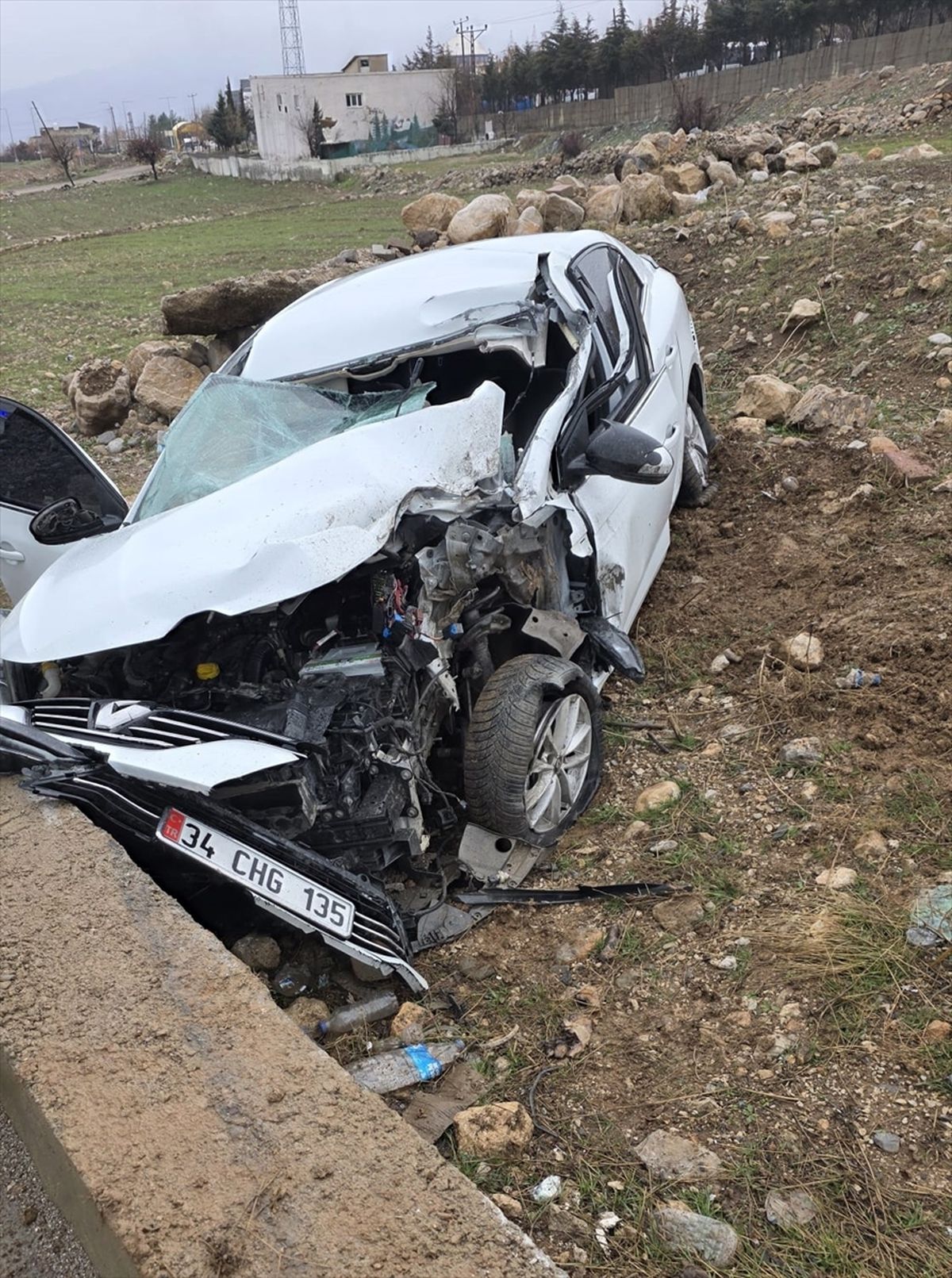 Şırnak'ta kamyona çarpan otomobildeki 2 kişi yaralandı
