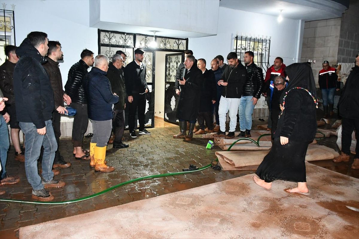 Şırnak'ta sağanak hayatı olumsuz etkiledi
