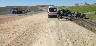 Şırnak'ta şarampole devrilen kamyonun sürücüsü yaralandı