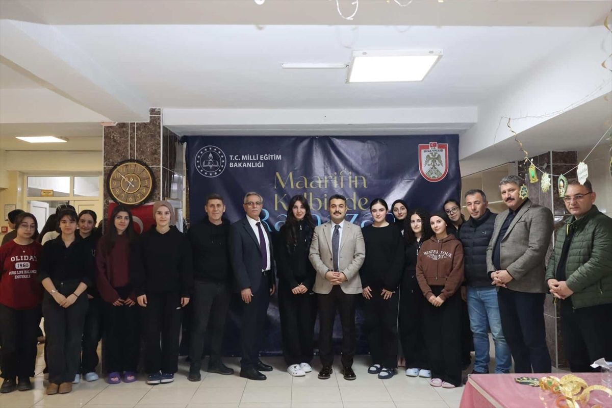 Sivas Milli Eğitim Müdürü Erdoğan iftarda öğrencilerle buluştu